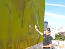 BVB Fassadenbild am U in Dortmund, @ work Wandmalerei, Wandbemalung, Wandgemälde, Wandbild, Fassadenmalerei, Fassaden, Bilder, Fassaden, Gestaltung, Street Art, Graffiti, BVB, Trickot 2012, Borussia, PUMA, smart art, Airbrusher Martin Dippel, Dortmund