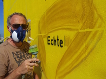 Echte Liebe zum Detail ;-) Wandmalerei, Wandbemalung, Wandgemälde, Wandbild, Fassadenmalerei, Fassaden, Bilder, Fassaden, Gestaltung, Street Art, Graffiti, BVB, Trickot 2012, Borussia, PUMA, smart art, Airbrusher Martin Dippel, Dortmund