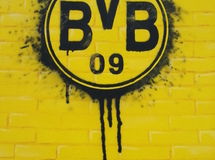 PUMA 2013 - Wandmalerei BVB Dortmund, BVB - Logo Detail Wandmalerei, Wandbemalung, Wandgemälde, Wandbild, Fassadenmalerei, Fassaden, Bilder, Fassaden, Gestaltung, Street Art, Graffiti, BVB, Champions League 2013, Marco Reus, Borussia, PUMA, smart art, Airbrusher Martin Dippel, Dortmund
