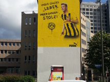 Puma Street Art Kampagne 2013, Fassadenmalerei mit Marco Reus, Hoher Wall - Am U Wandmalerei, Wandbemalung, Wandgemälde, Wandbild, Fassadenmalerei, Fassaden, Bilder, Fassaden, Gestaltung, Street Art, Graffiti, BVB, Champions League 2013, Marco Reus, Borussia, PUMA, smart art, Airbrusher Martin Dippel, Dortmund