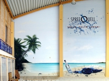 Indoor Beachcenter Berlin, Innenwand mit Becks und Spreequell Werbung Wandmalerei, Wandbemalung, Wandgemälde, Hallenbemalung, Wandbild, Strandbild, Strand, Beachhalle, Fassadenmalerei, Fassadenbilder, Strandlandschaft, Airbrushdesign, smart art, Airbrusher Martin Dippel, Hamburg, Berlin, Ruhrgebiet