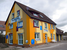 Büro- und Wohnhaus am Bodensee, Graffiti Style Wandmalerei, Wandbemalung, Wandgemälde, Wandbild, Freienhaus, Bemalung, Lanschaftsmalerei, Landschaftsbilder, Wandmaler, Lüftlmalerei, Garage, Malerei, Garagenwand, Bilder, Gestaltung, Airbrush, smart art, Airbrusher Martin Dippel, Dortmund